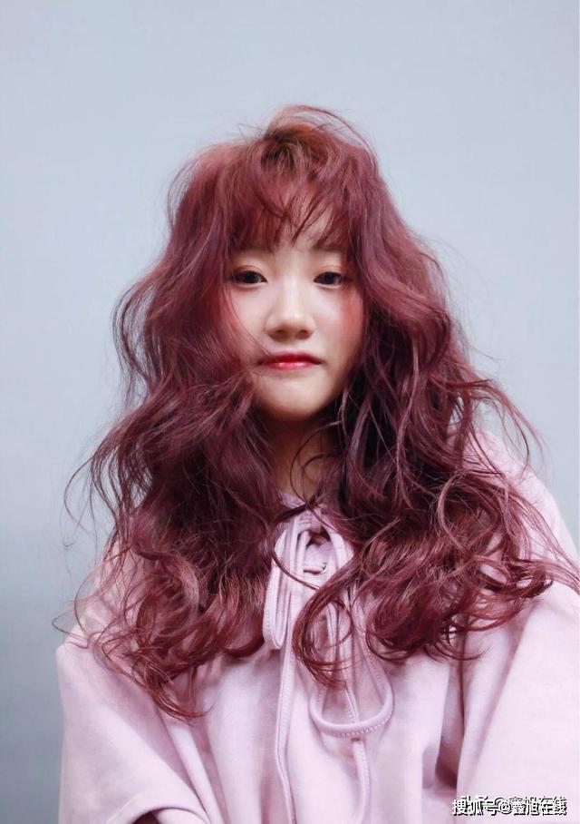 烫发季节的"烫满头"_发型