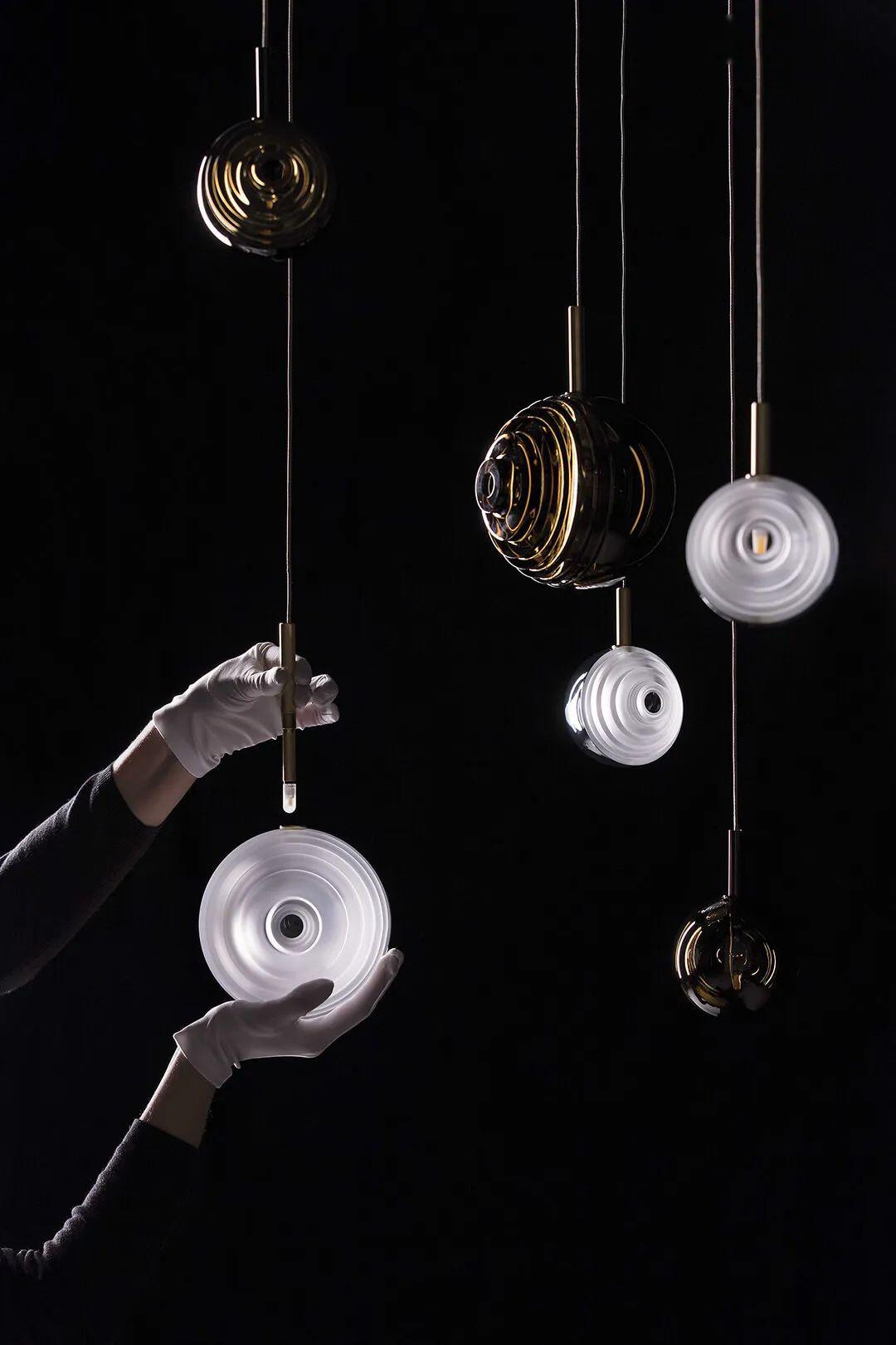 每个灯具的颜色都是由工匠手工绘制,所以颜色是完全可以定制的.