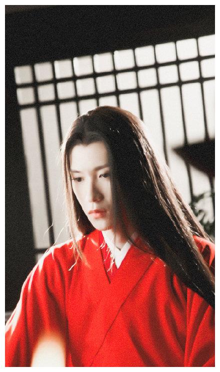 邓伦古装红衣肖战古装红衣杨洋古装红衣却被他惊艳到了