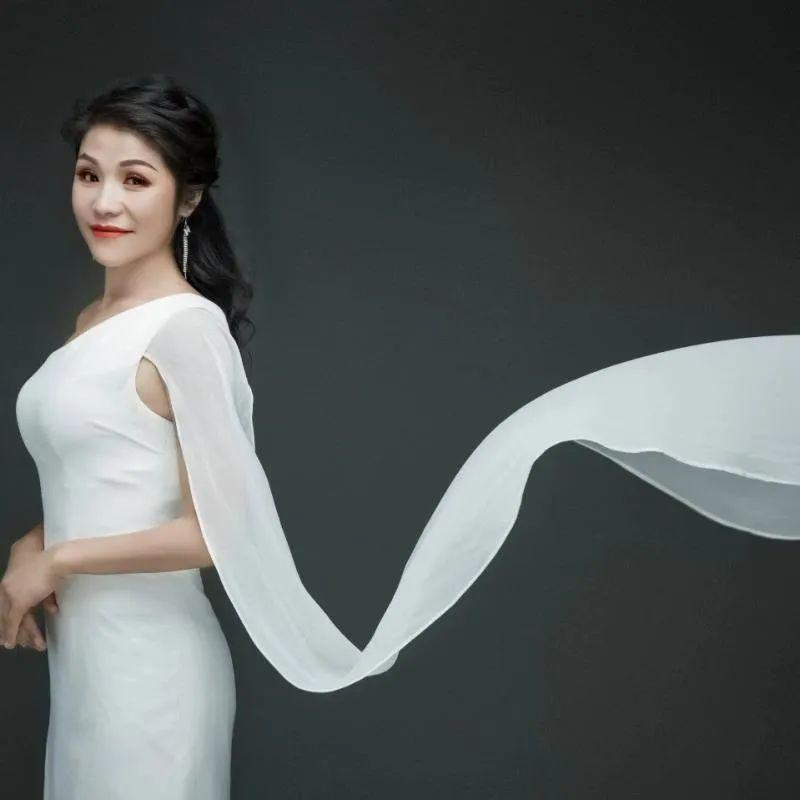 演唱:伊娜驻马店市知名女歌手,主持人.