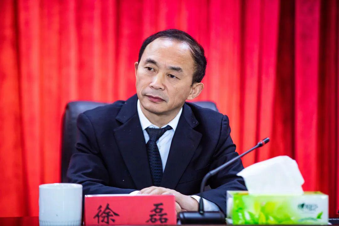 徐磊秘书长讲话栗山学区主任周平介绍了近年来学区工作情况,代表向家