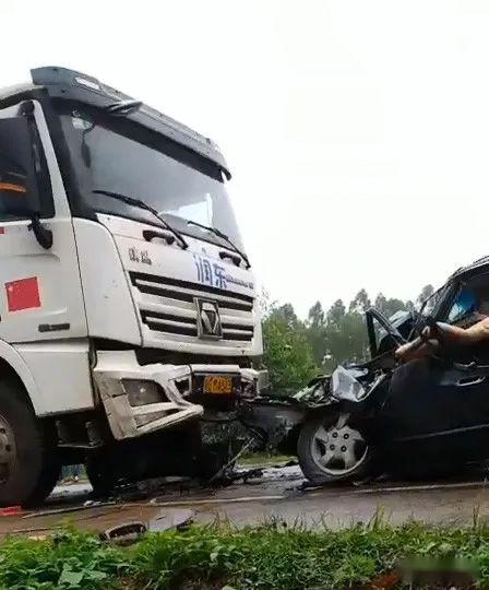 4月7日,雷州市发生一起两车相撞交通事故_企水镇
