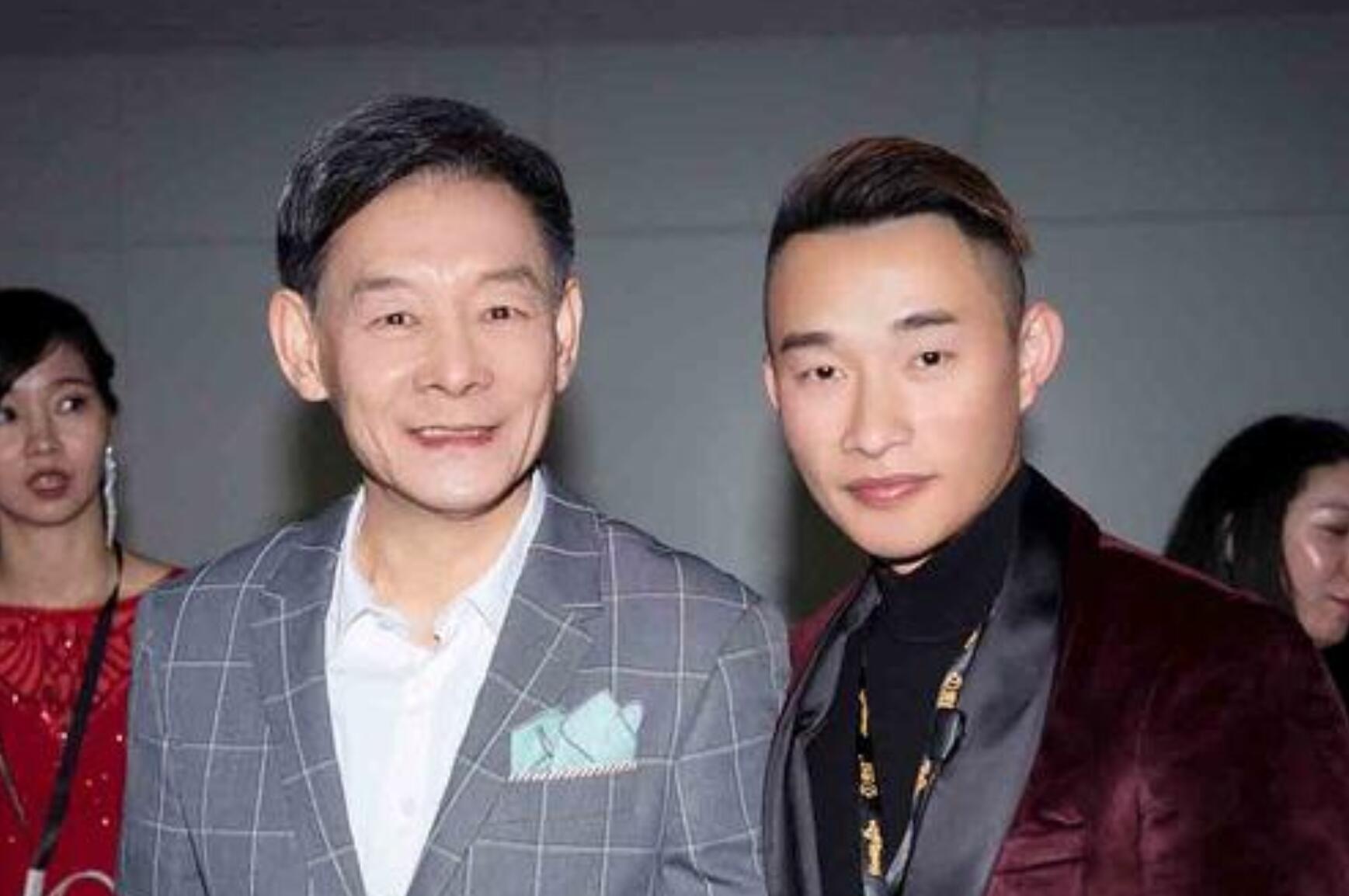 原创他13岁登上舞台靠人民的名义一炮而红儿子是他最大骄傲