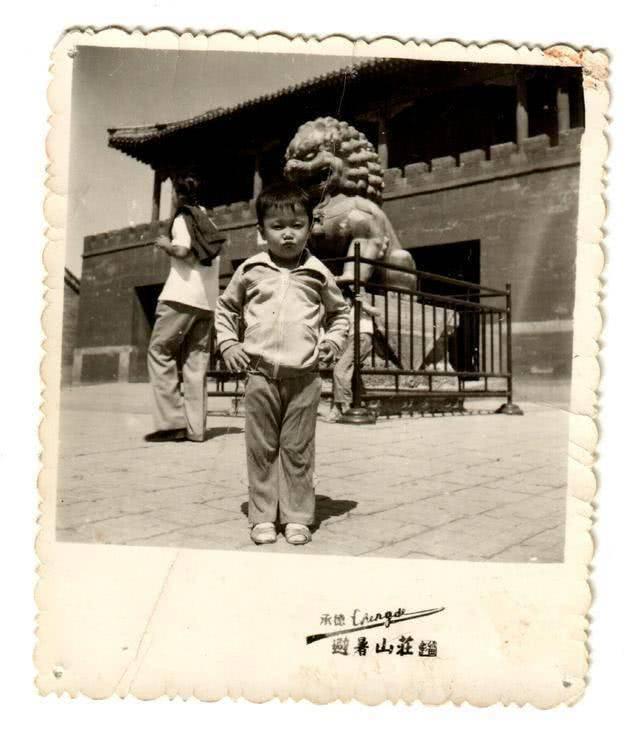 他红过自己老板,不给刘德华面子,40岁时被称影帝,却始终自卑_肖央