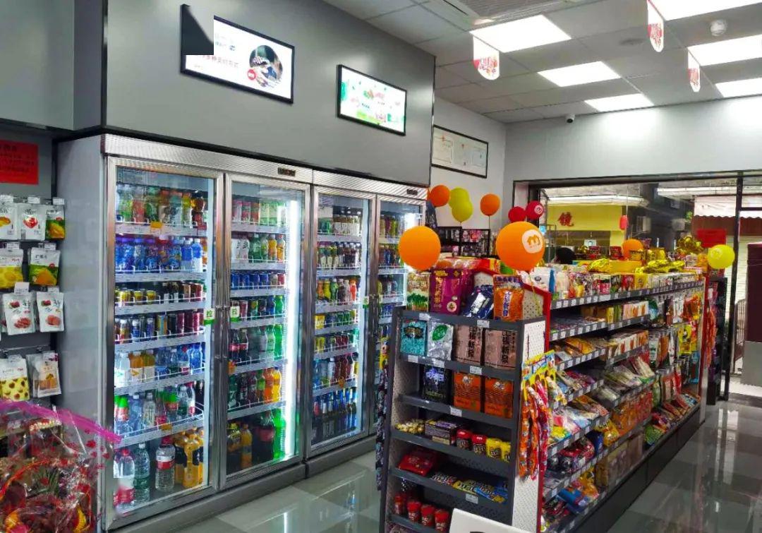 舒适的购物环境整装待发,历经十天的装修,美宜佳文化中心店终于重新