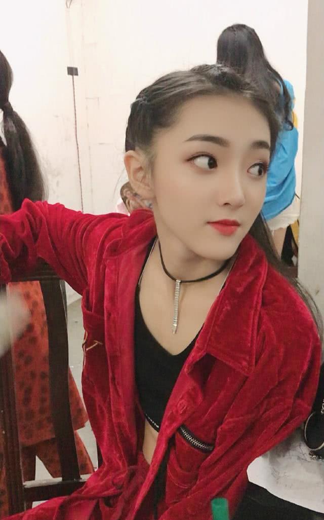 14岁童星因颜值太高遭校园霸凌,一身红衣貂蝉造型美炸天,凭实力圈粉