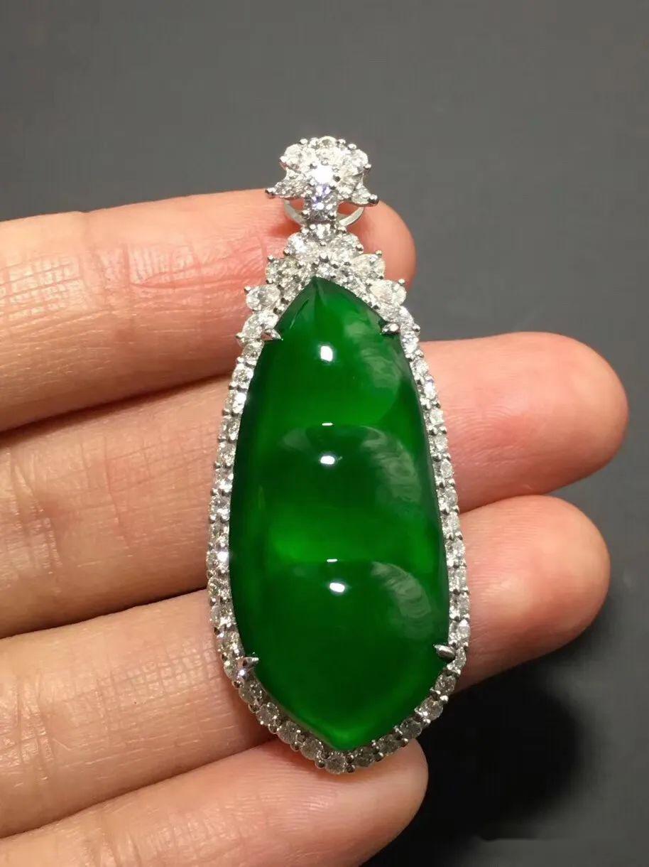 翡翠欣赏丨冰种辣绿树叶吊坠14000元