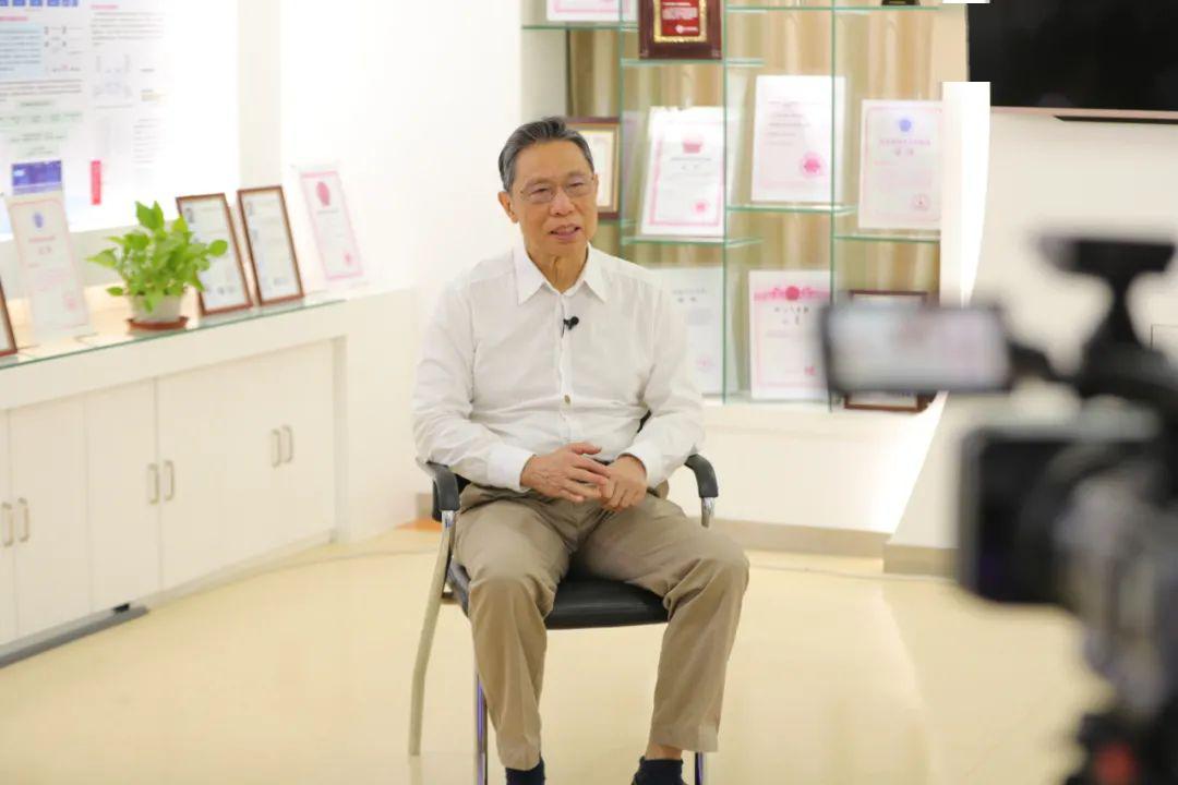 专访院士钟南山医生看的不是病而是病人