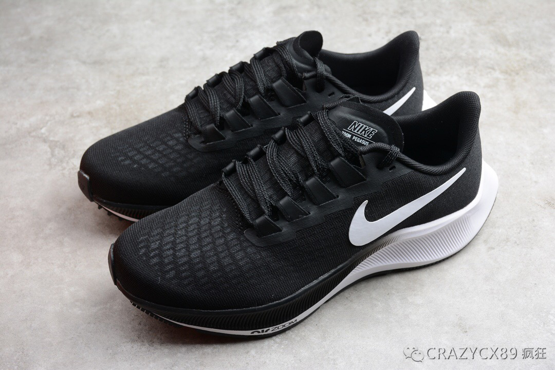 耐克nike zoom pegasus turpo 2 登月缓震气垫跑鞋