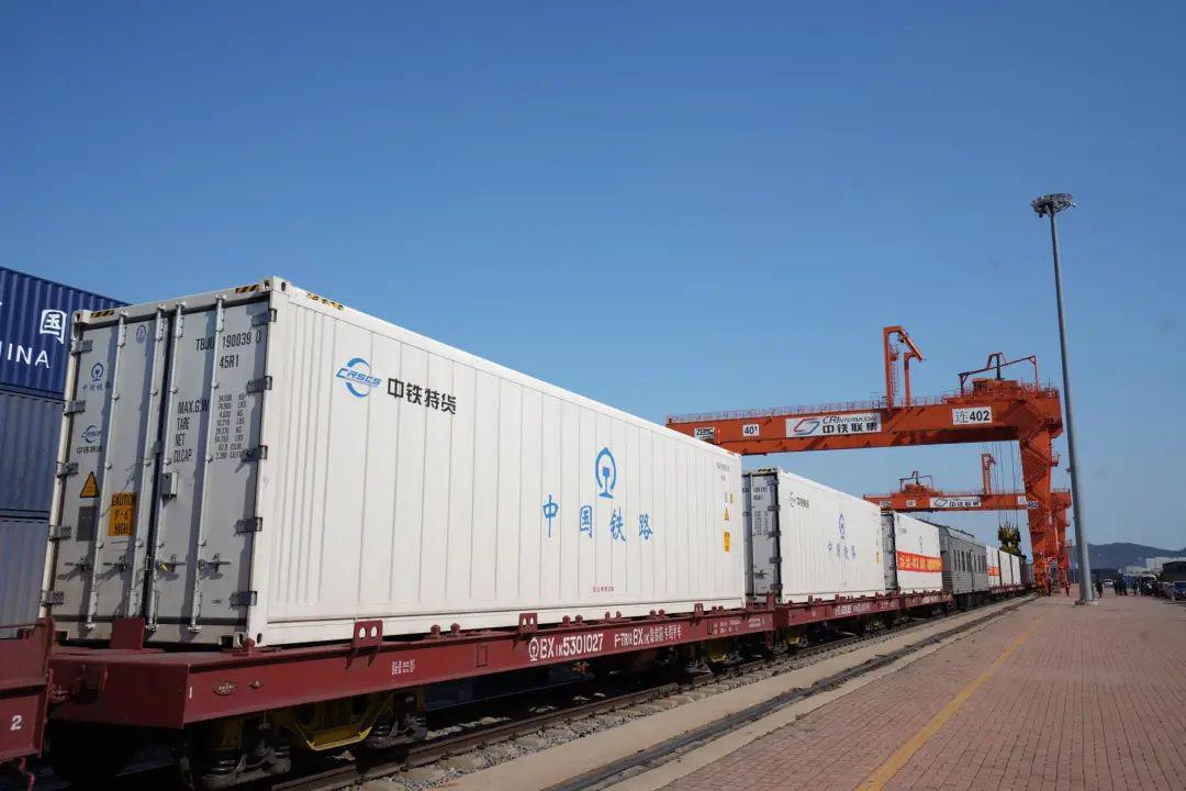 水果和海鲜等冷藏保鲜食品近150万吨,基本通过公路冷链运输方式运往