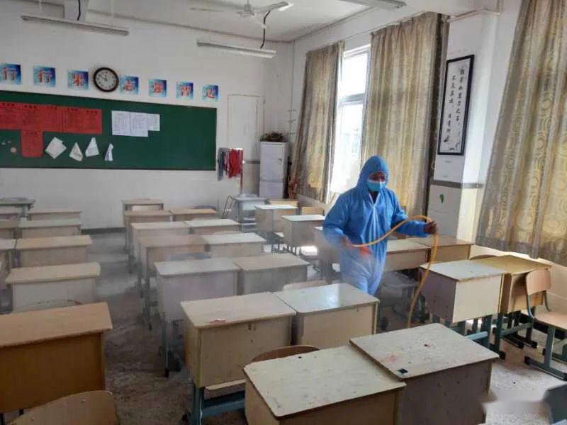 备战返校灵溪三中开展校园全面消杀工作