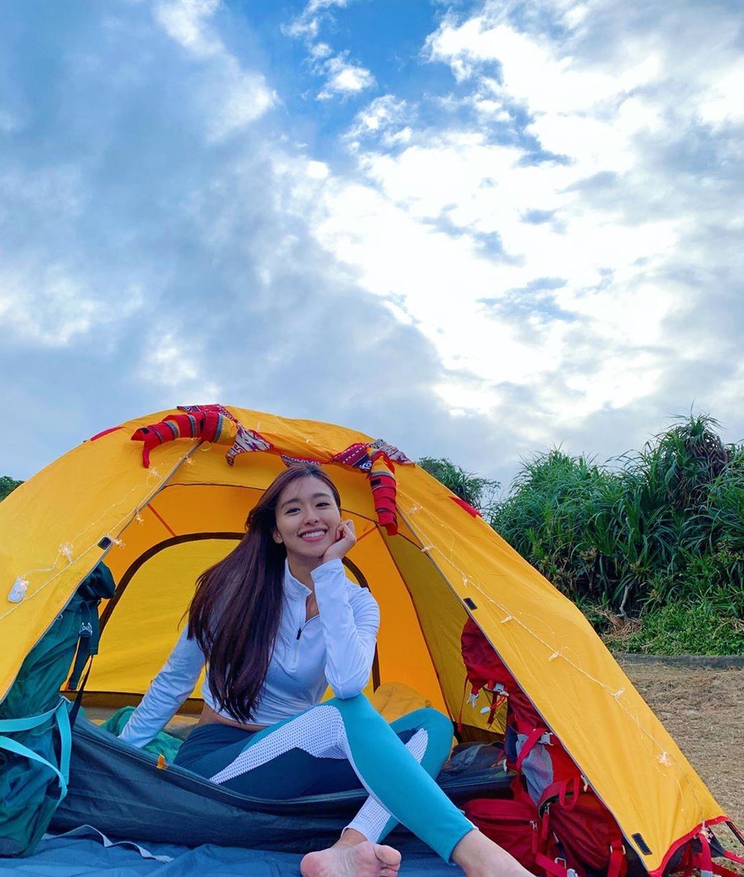 原创香港小姐曾淑雅居家素颜玩ukulele网友称赞素颜都这么美