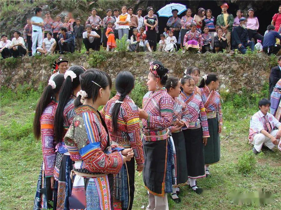 苗族采花节风俗图片