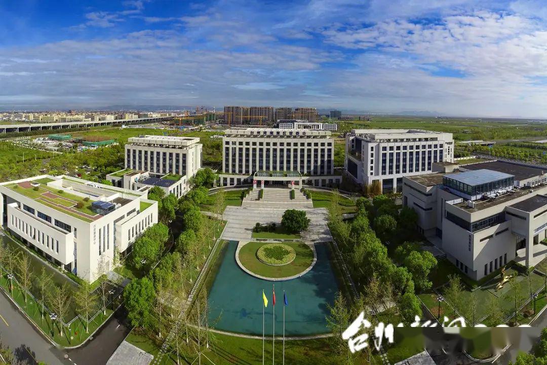 "近年来,台州正在实施大湾区建设,以现代化湾区建设统领再创民营经济