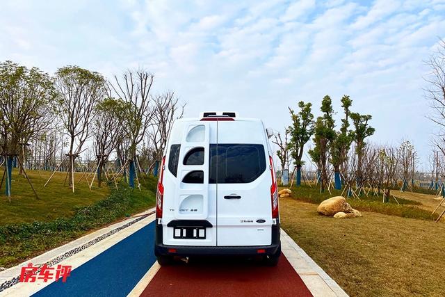 定位2人使用售价316万元西部小野牛房车名字狂野内涵温馨