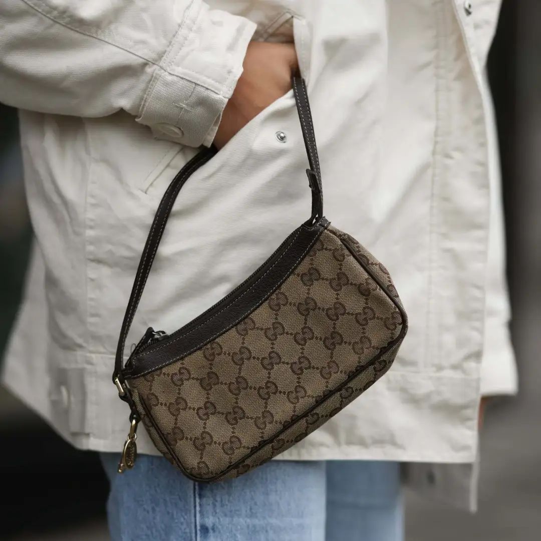 原创超模明星人手一只的腋下包到底要怎么买