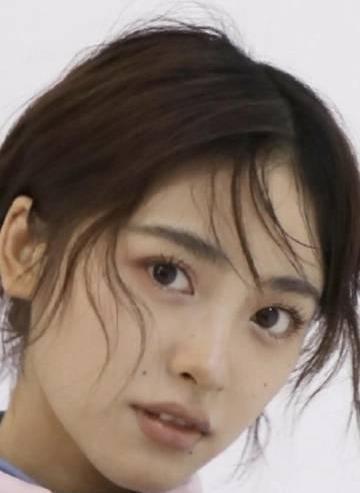 沈月长相变了不再是之前的塌鼻梁鼻孔外翻反而更挺拔精致了