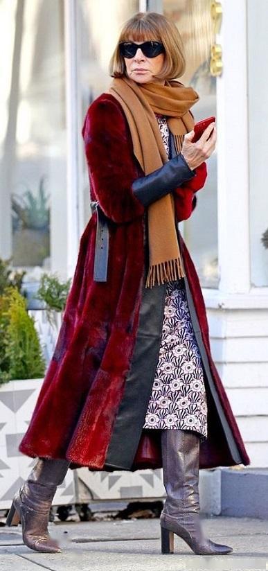 其穿搭也一直是潮流标杆,因此外界一直称呼她为时尚女魔头