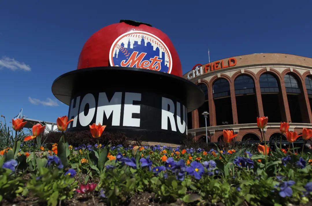 虽然同样跻身于纽约,论起球队历史,商业价值和知名度,大都会都明显