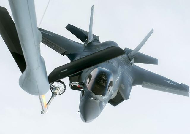 美国准航母的f35b第五代战斗机f35b短距离起降垂直起降长啥样