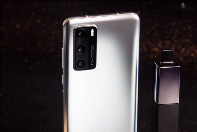 全新"神仙配色"华为p40冰霜银图赏,一看准入眼