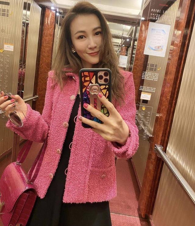 诸葛紫岐去到街市,便振奋莫名地说:"哗!