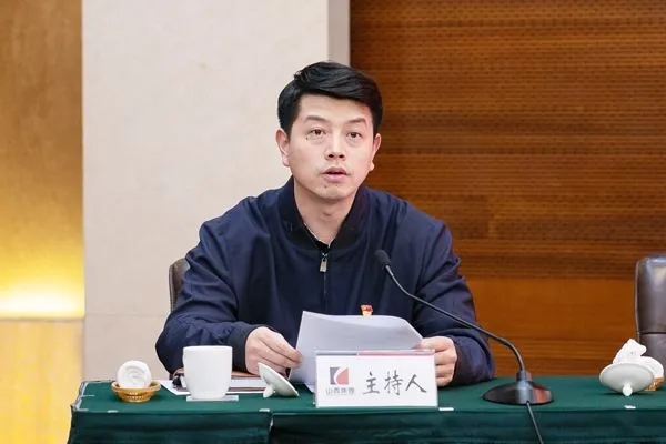 曾是全国最年轻正厅,他任县委书记