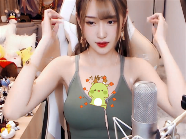 原创腐团儿也需要buff穿上运动衣后发现身材缺陷只好学rita塞袜子