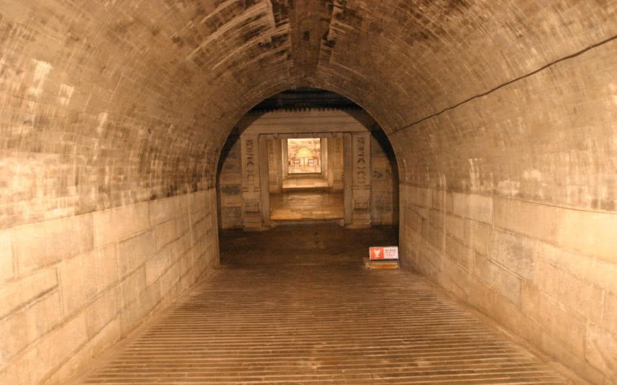 原创皇帝下葬后地宫内最后一名工匠如何出来专家方法实在巧妙