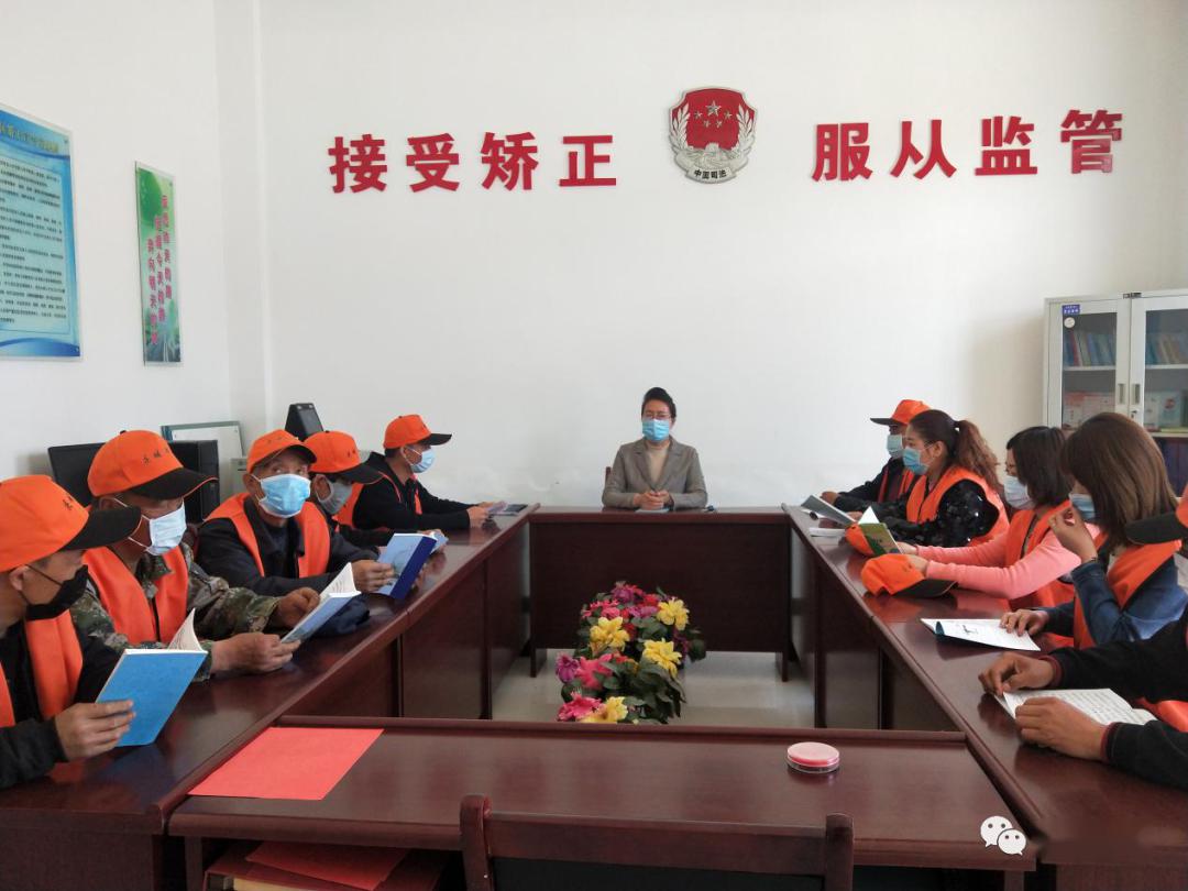 实践白马铺司法所组织社区矫正人员参加集中学习和公益劳动