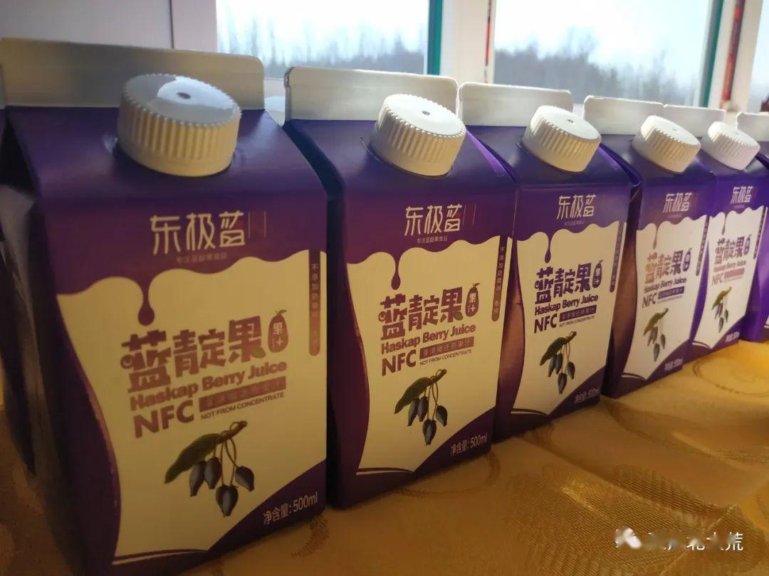 蓝靛果不仅果肉可以做饮料,而且它的皮内含有丰富的花青素,还可以制成