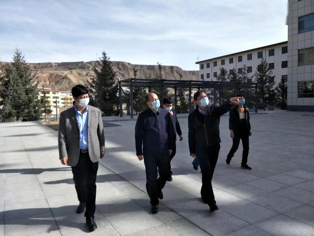 肃南:李宏伟深入肃南一中职教中心检查指导开学准备工作