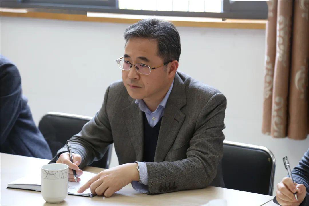 杭州市政府王仁副秘书长一行到新登镇开展 "助万企,帮万户"走访服务