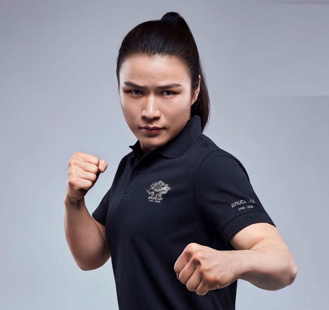 原创张伟丽滞留美国日记曝光那个声援跑步女的留洋球员真该看看