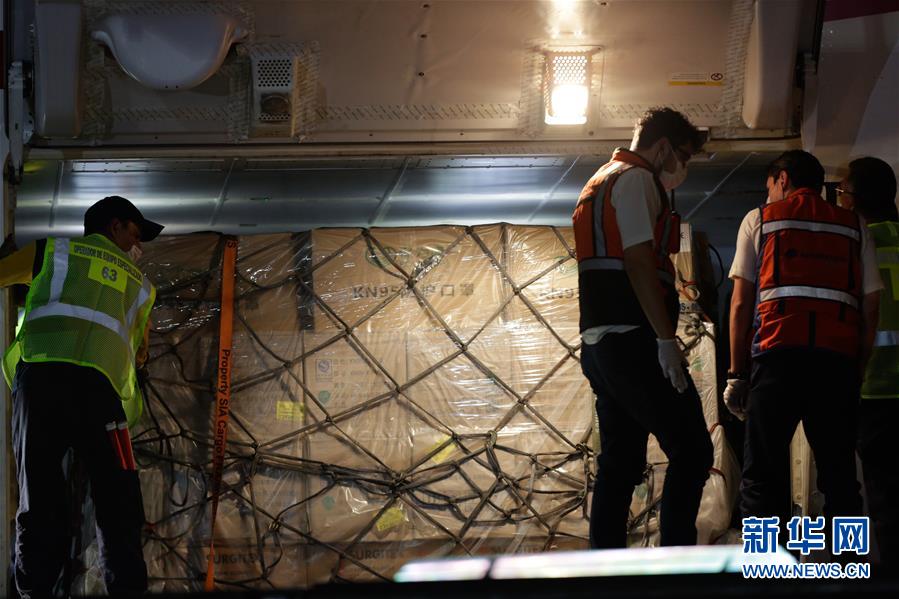 百合本子热度飙升引关注，销量翻倍创纪录，圈内热议话题不断，引发社会广泛讨论