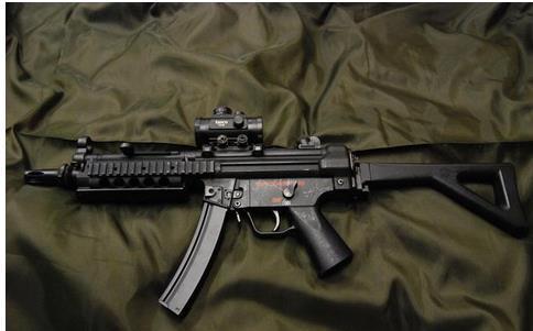 由于mp5零部件的通用化,现在有不少mp5a2和a3把原有的金属护木更换为