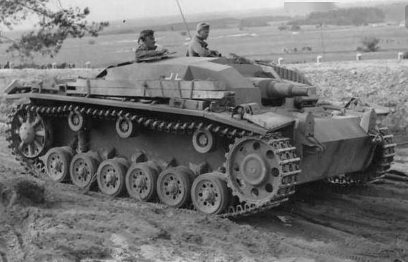 二战德军秘密装甲单位突击虎装甲连一发炮弹炸毁三辆谢尔曼坦克