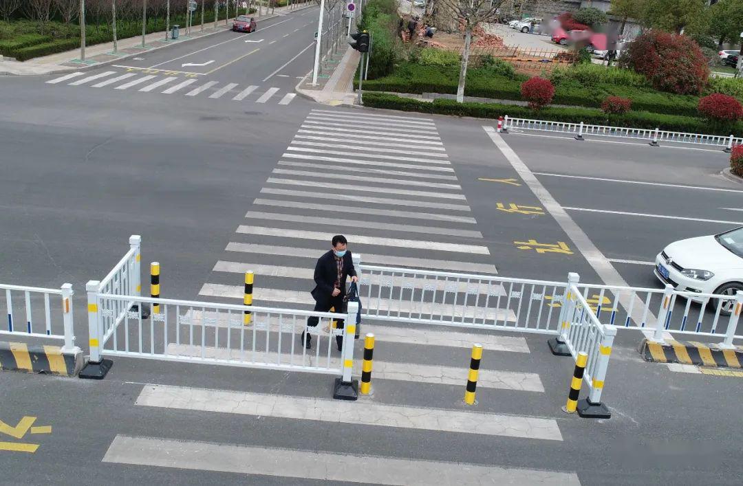 日照市区首现"二次过街"设施!_行人