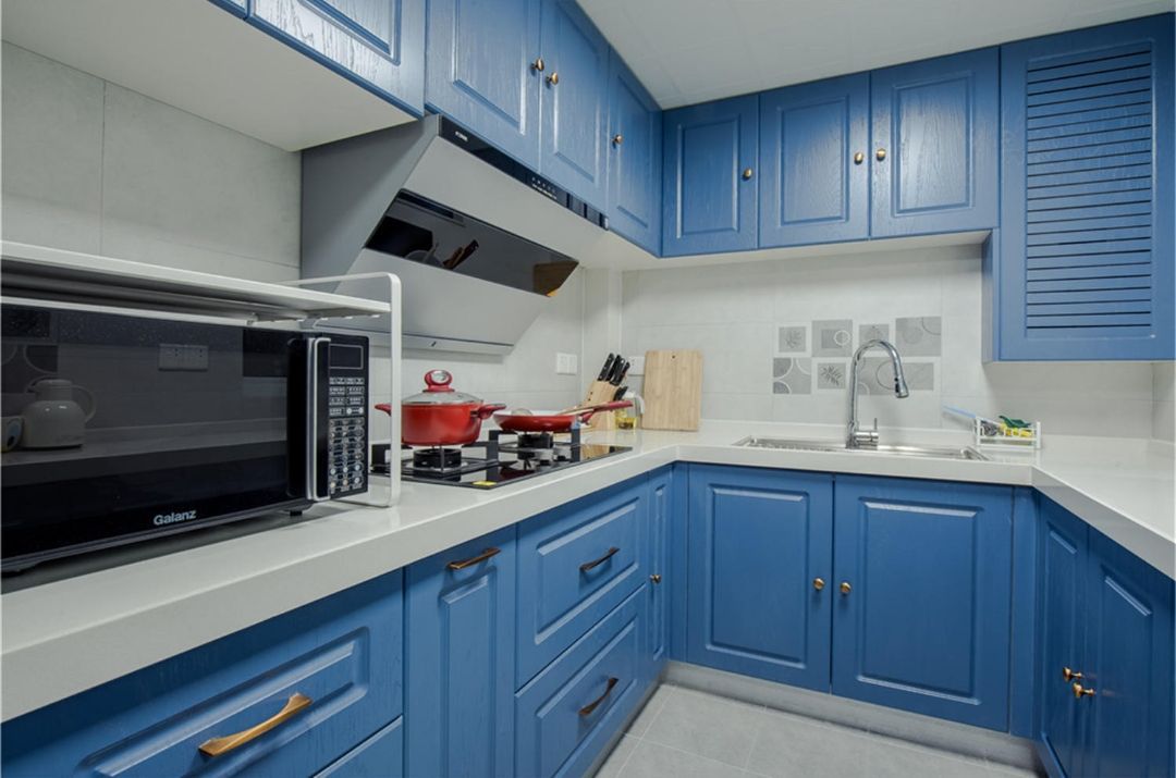 蓝白色调装饰的两居室简单干净看着真的很舒服