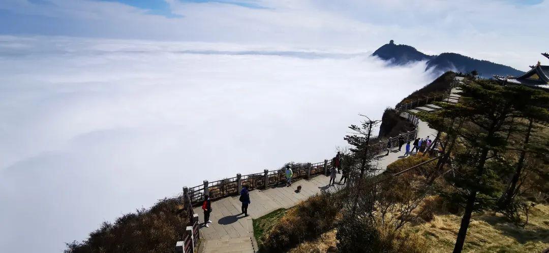 天下第一秀的峨眉山到底特别在哪