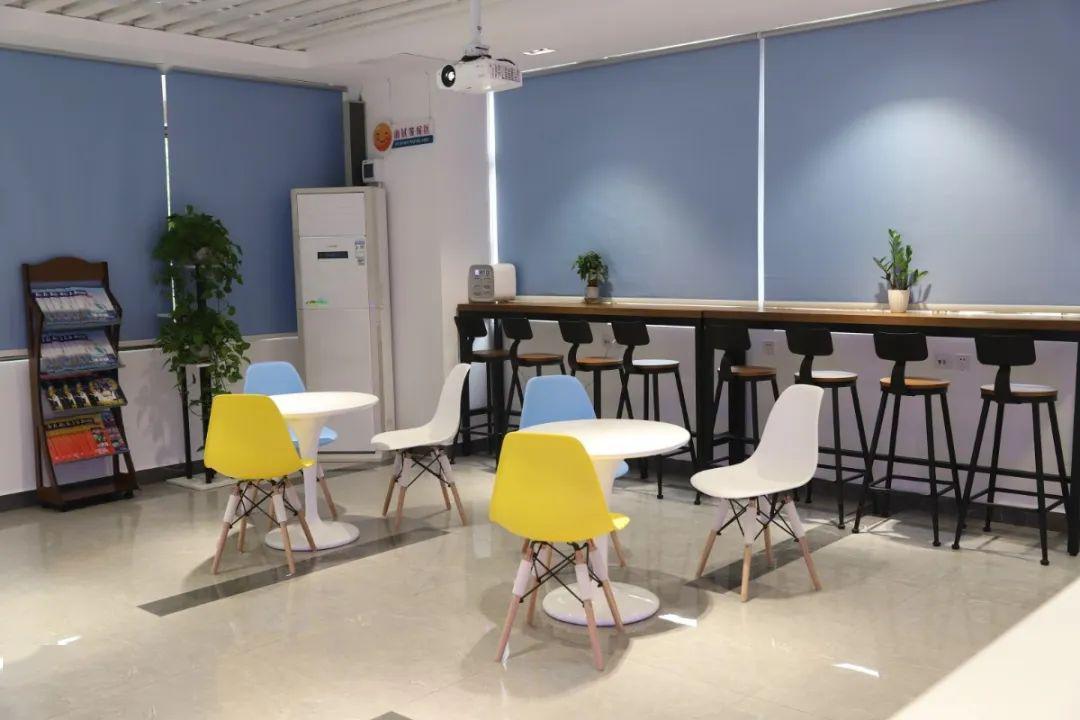 纬创高规格智能化idl职员面试入职接待