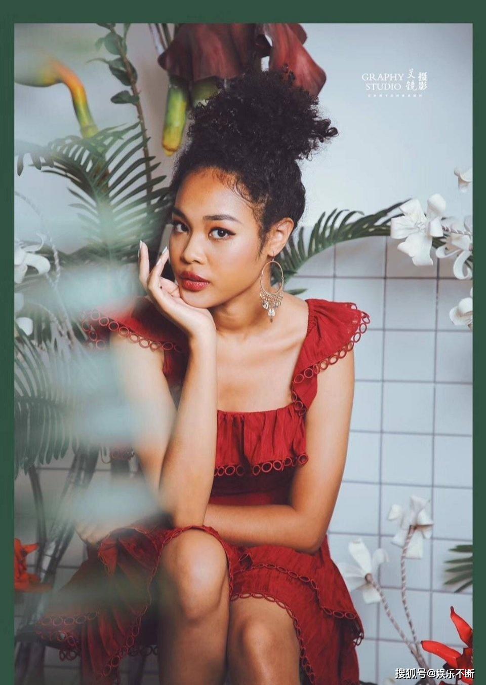 中非混血仲菲菲遭遇"种族歧视",不带脏字霸气回怼