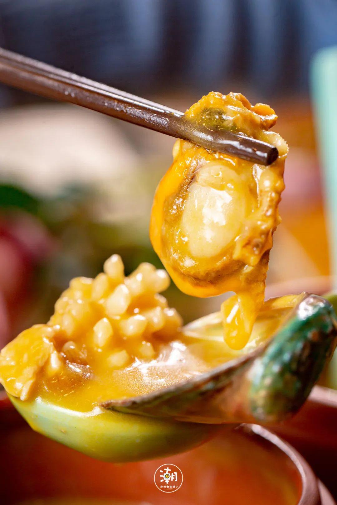 小小一盅但是用料超实在花胶,鲍贝,鲍鱼,海参,鲜虾,花菇…每一口都让