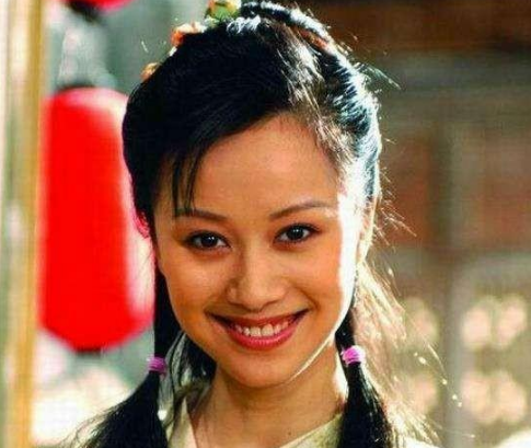 她是国内第一内衣模特,24岁被称性感少妇!因身材太惹火被指整形