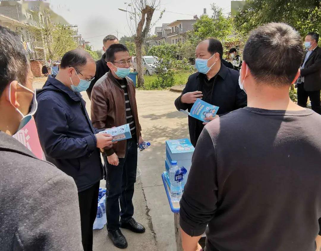 弋阳县副县长丁立明莅临圭峰中学督查九年级开学工作