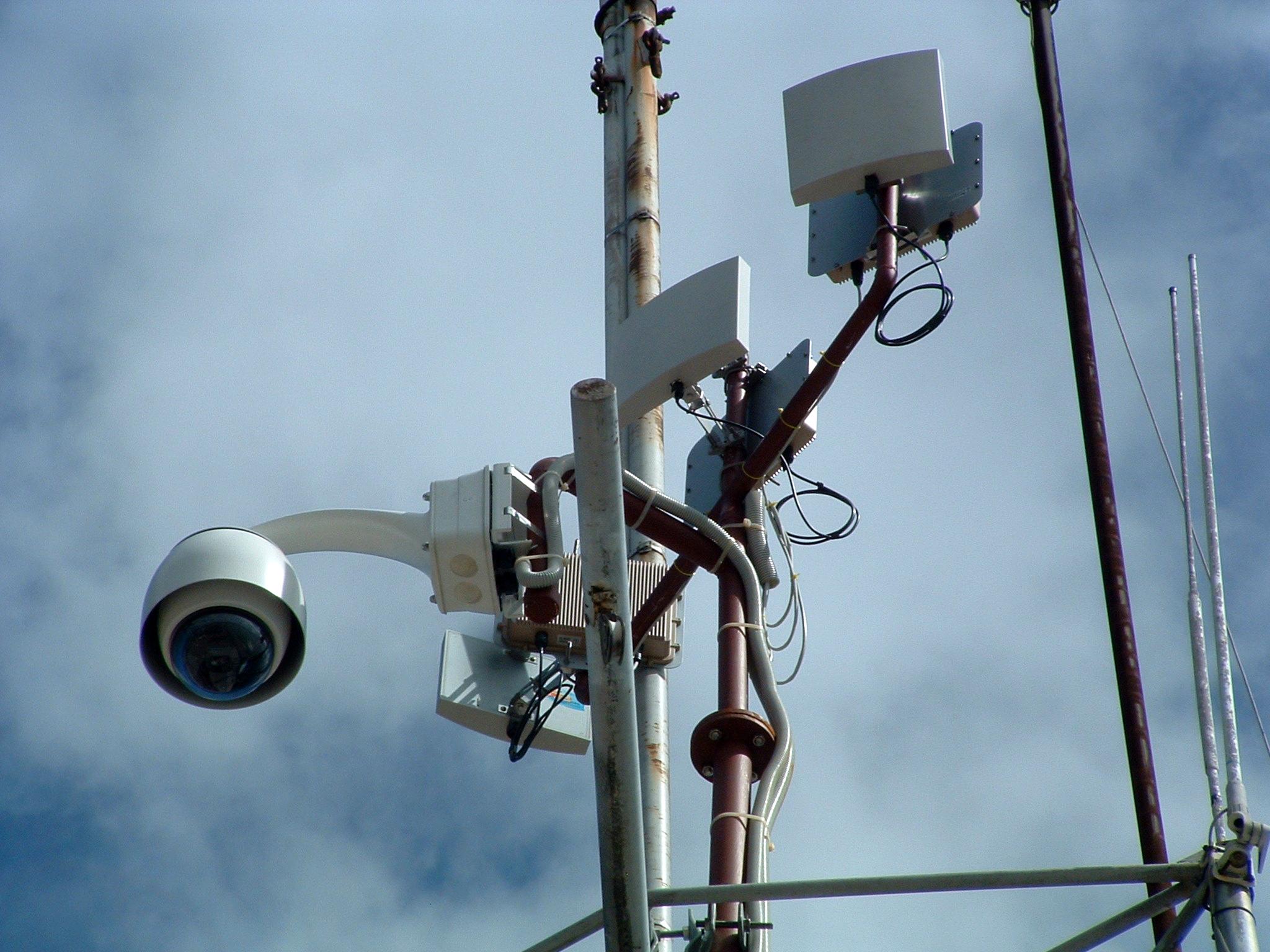 安防器材主要产品以监控系统摄像头为主,在城里已经深入各行各业,公共