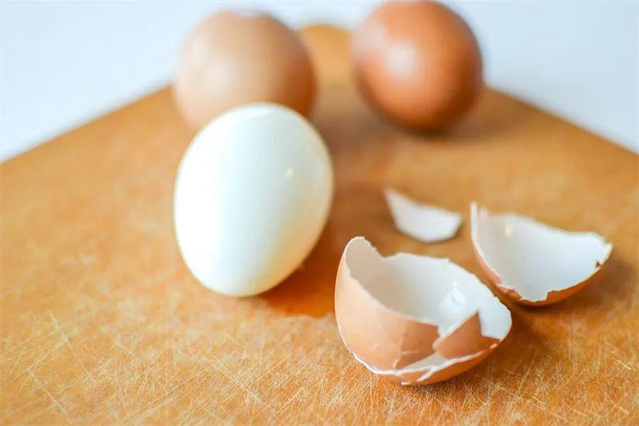 set the stovehigh heatwater boilingreaches a rapid boiladd eggs