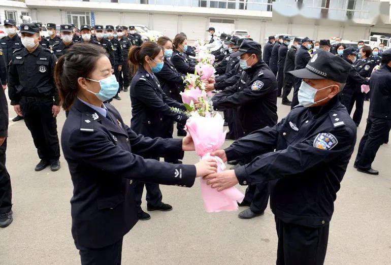 【警事】逆行凯旋归 鲜花送战友 蒙阴公安隆重举行看守所第一批封闭驻