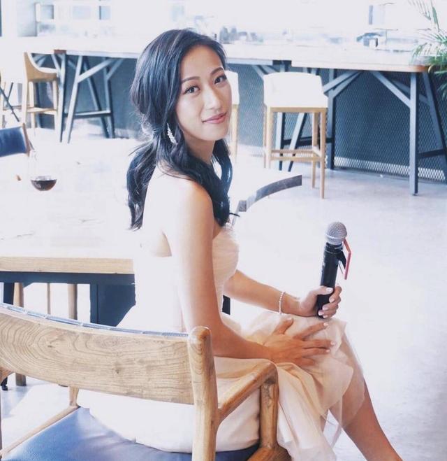 如今的潘晓彤主力做自己的个人网站,化身旅游达人的她经常在网上分享