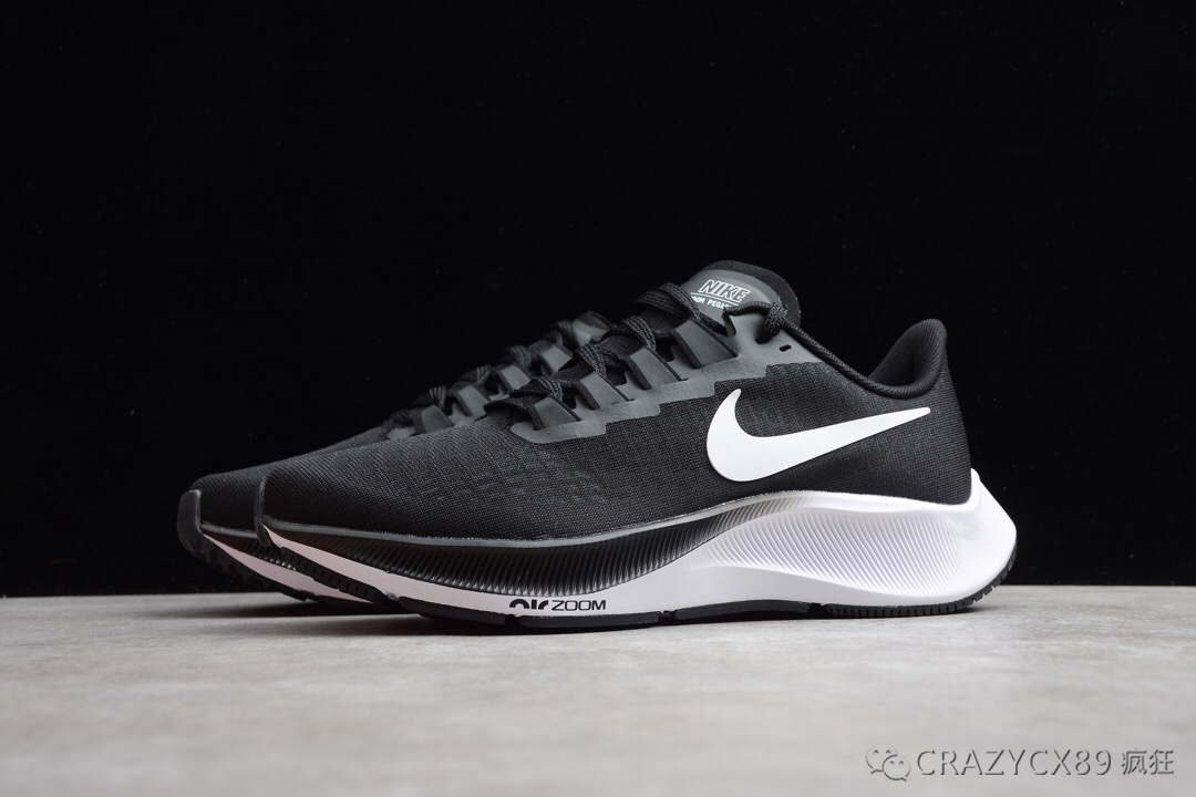 耐克nike zoom pegasus turpo 2 登月缓震气垫跑鞋